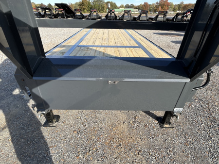New 2026 Lamar 102" x 30' 16k Gooseneck Flatbed Trailer