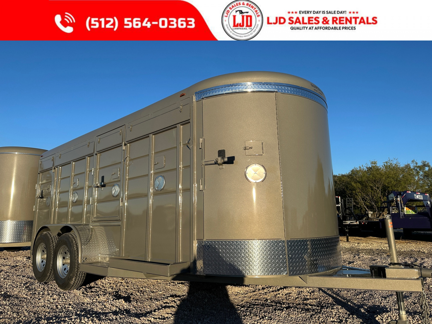 Used 2026 CALICO - 18' Exotic Game Trailer -9 Stalls - Bi Folds