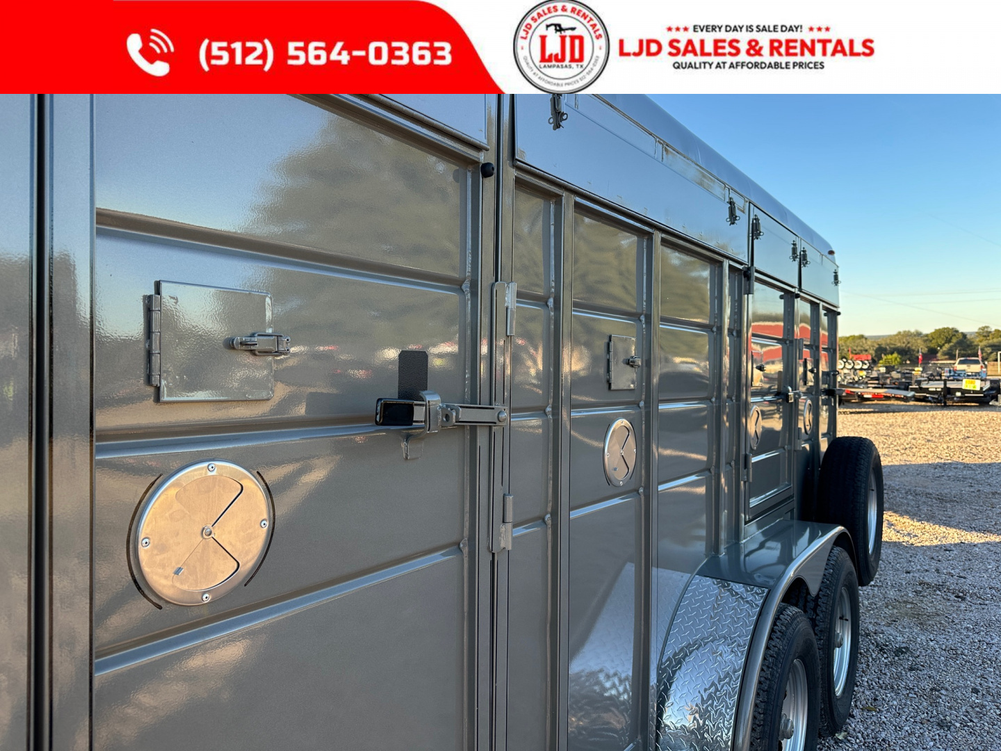 Used 2026 CALICO - 18' Exotic Game Trailer -9 Stalls - Bi Folds