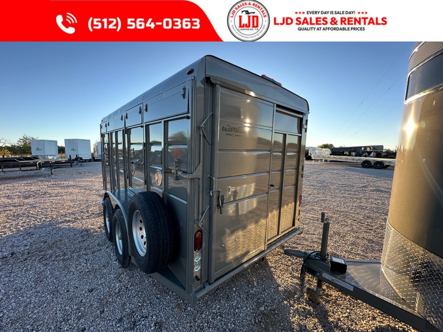 Used 2026 CALICO - 18' Exotic Game Trailer -9 Stalls - Bi Folds