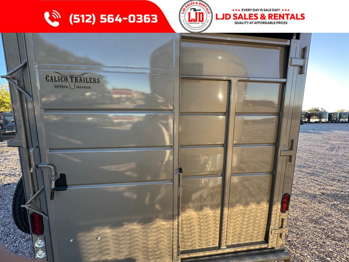 Used 2026 CALICO - 18' Exotic Game Trailer -9 Stalls - Bi Folds