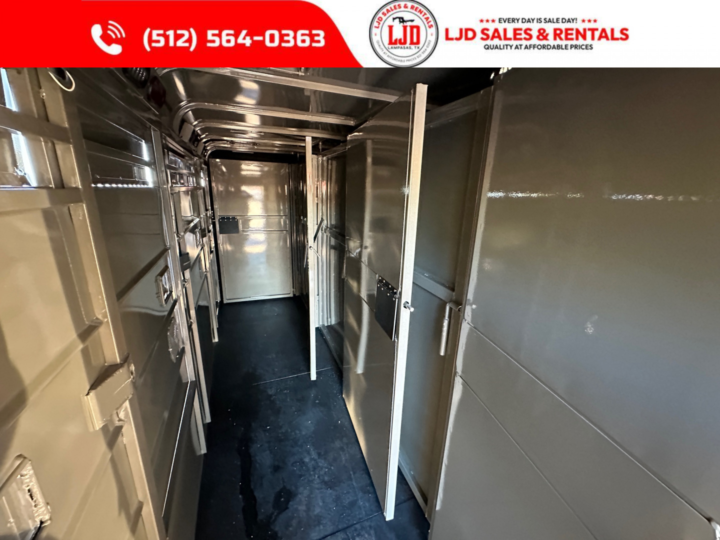 Used 2026 CALICO - 18' Exotic Game Trailer -9 Stalls - Bi Folds