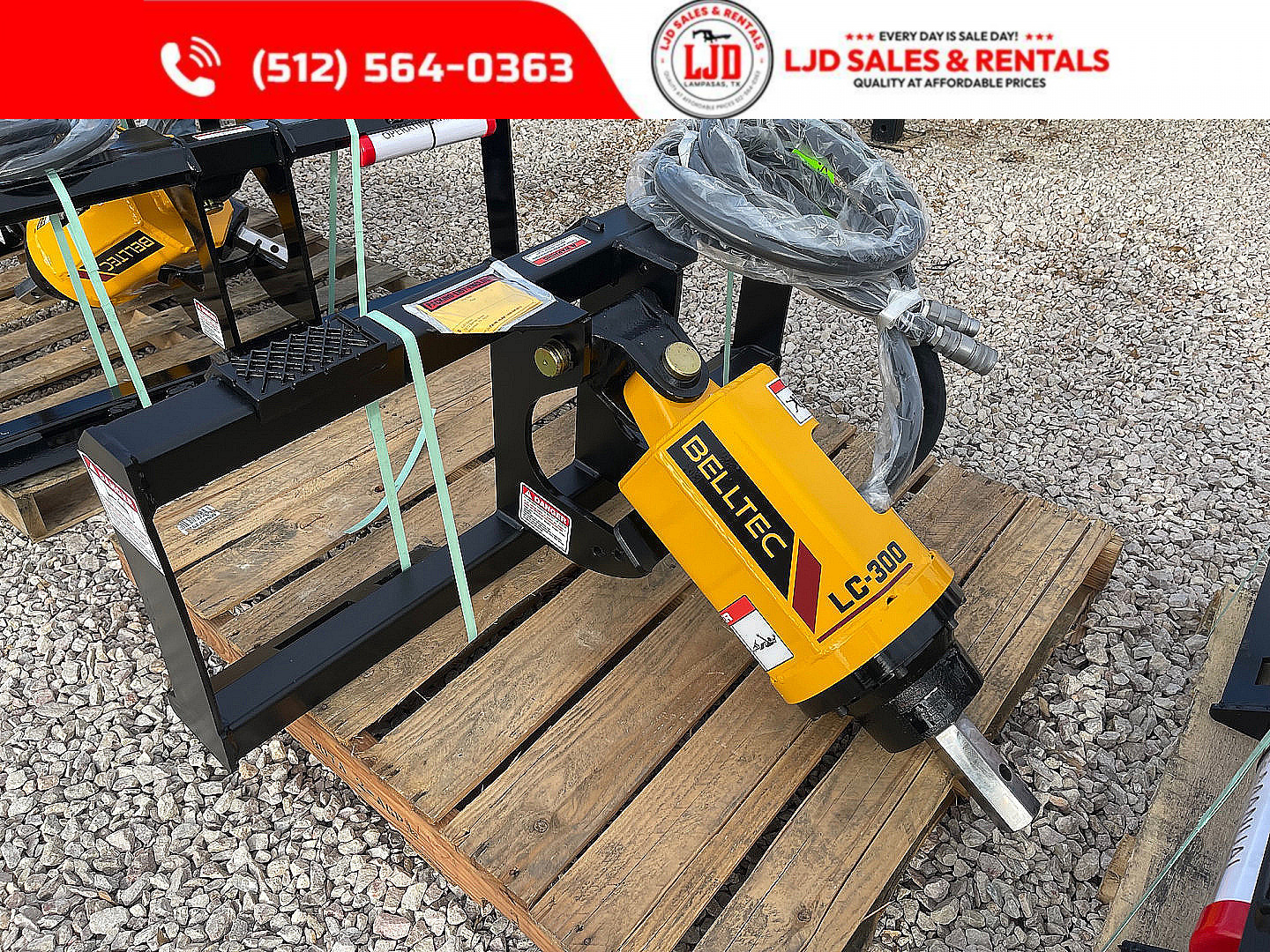 Used 2026 CALICO - 18' Exotic Game Trailer -9 Stalls - Bi Folds