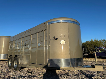 Used 2026 CALICO - 18' Exotic Game Trailer -9 Stalls - Bi Folds