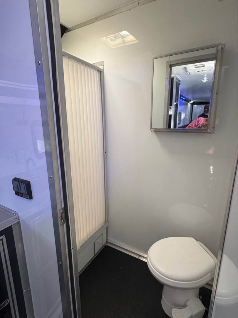 Used USED 2021 Continental Cargo 8.5X48 RACE TRAILER WITH BATHROOM PACKAGE Car / Racing Trailer