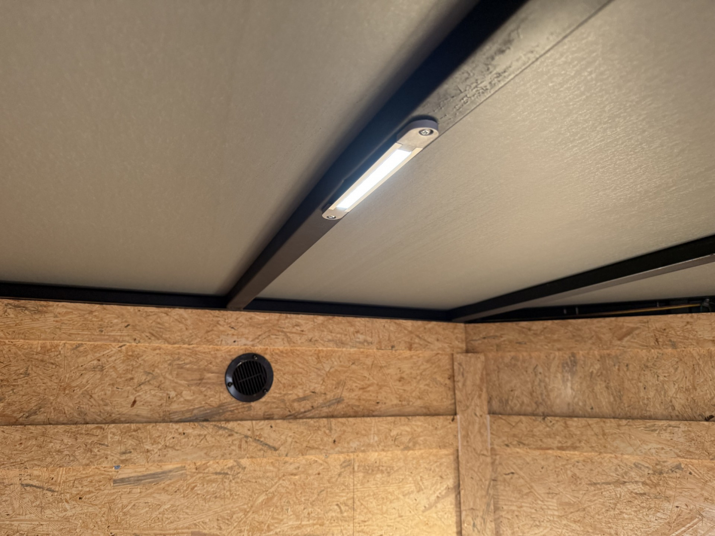 New TX5X8SA TEXAS TRAILERS 5' X 8' CARGO / ENCLOSED TRAILER W/REAR RAMP DOOR & SIDE DOOR