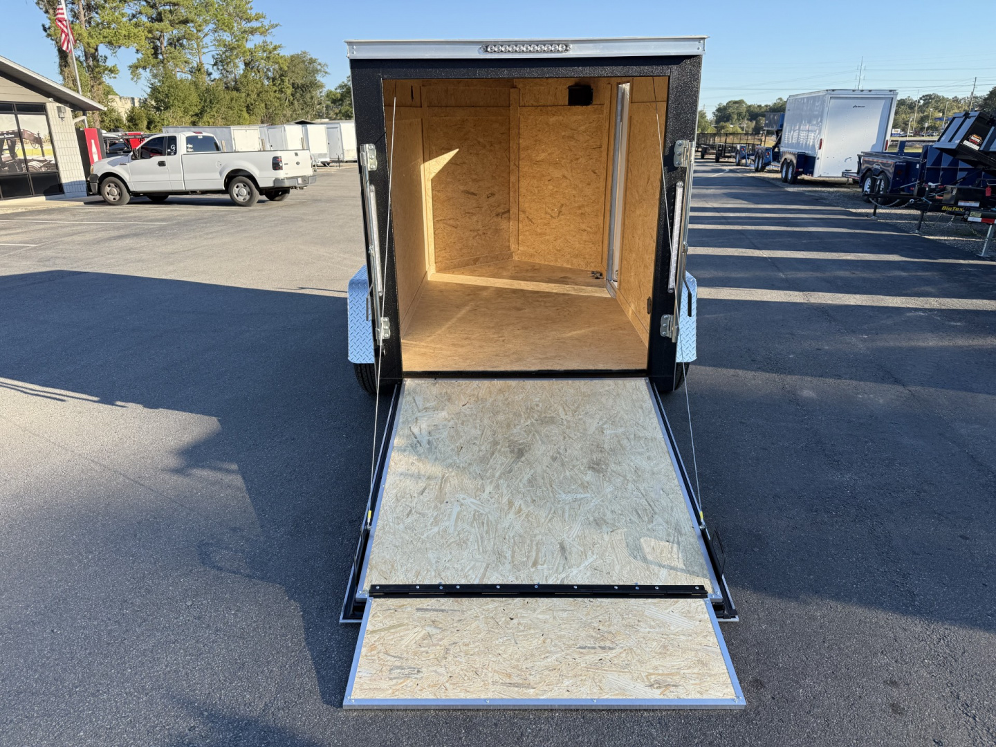 New TX5X8SA TEXAS TRAILERS 5' X 8' CARGO / ENCLOSED TRAILER W/REAR RAMP DOOR & SIDE DOOR