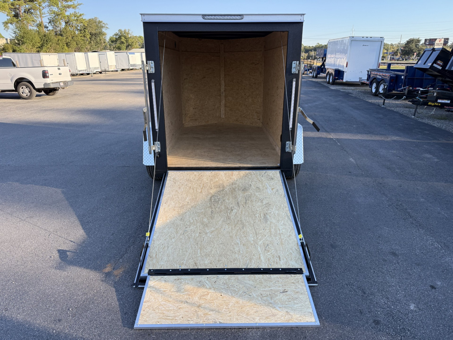 New TX5X8SA TEXAS TRAILERS 5' X 8' CARGO / ENCLOSED TRAILER W/REAR RAMP DOOR