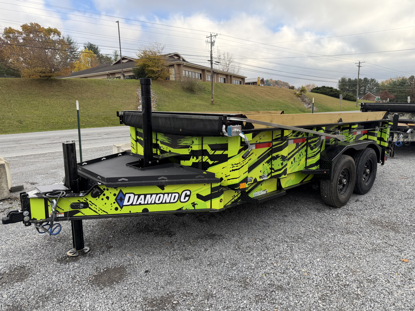 New 2026 Diamond C LPT207 TELESCOPIC DUMP TRAILER 14’ PACESETTER SPECIAL 40 YEAR DIRTY GRAPHIX WRAP