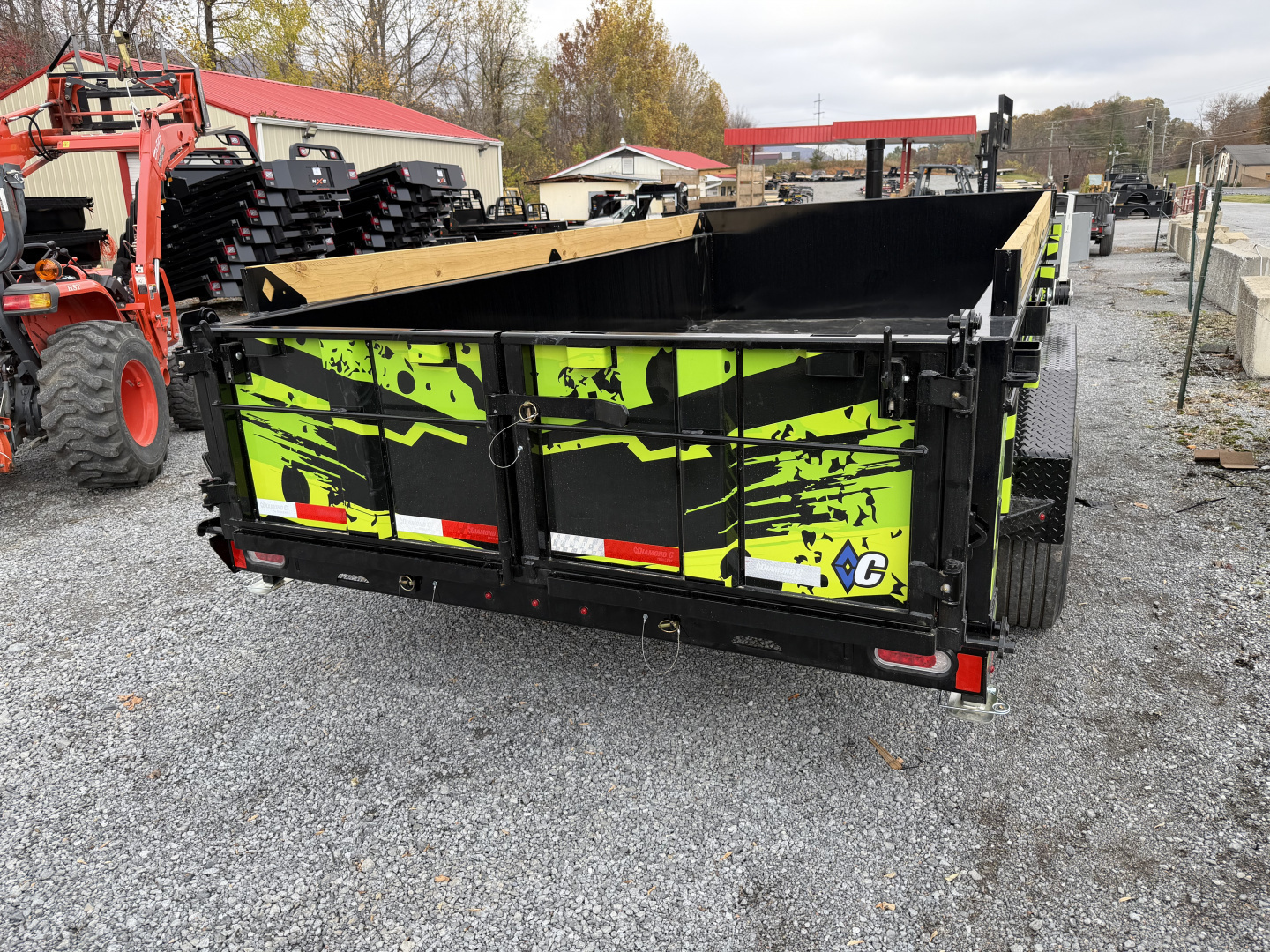 New 2026 Diamond C LPT207 TELESCOPIC DUMP TRAILER 14’ PACESETTER SPECIAL 40 YEAR DIRTY GRAPHIX WRAP