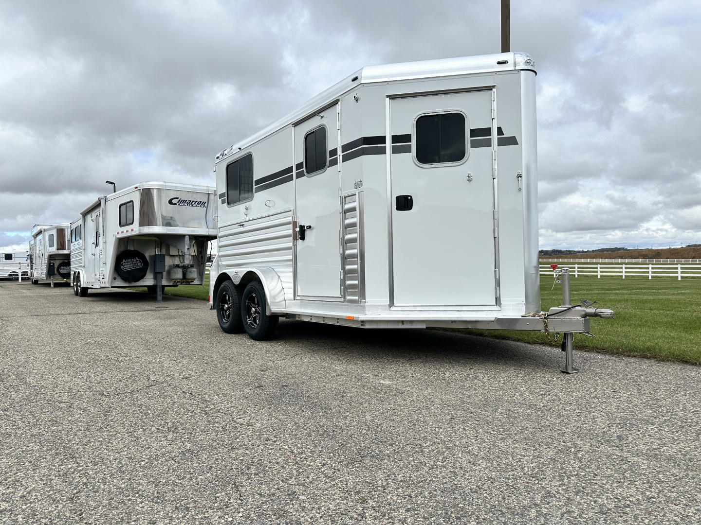 New 2026 4-Star Trailers 2H BP Straight Load Horse Trailer