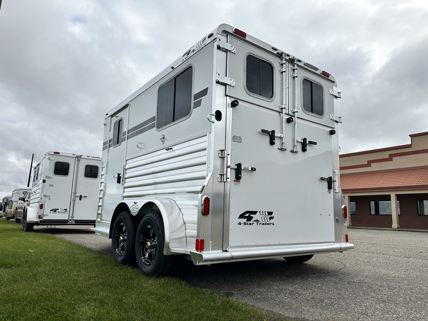 New 2026 4-Star Trailers 2H BP Straight Load Horse Trailer