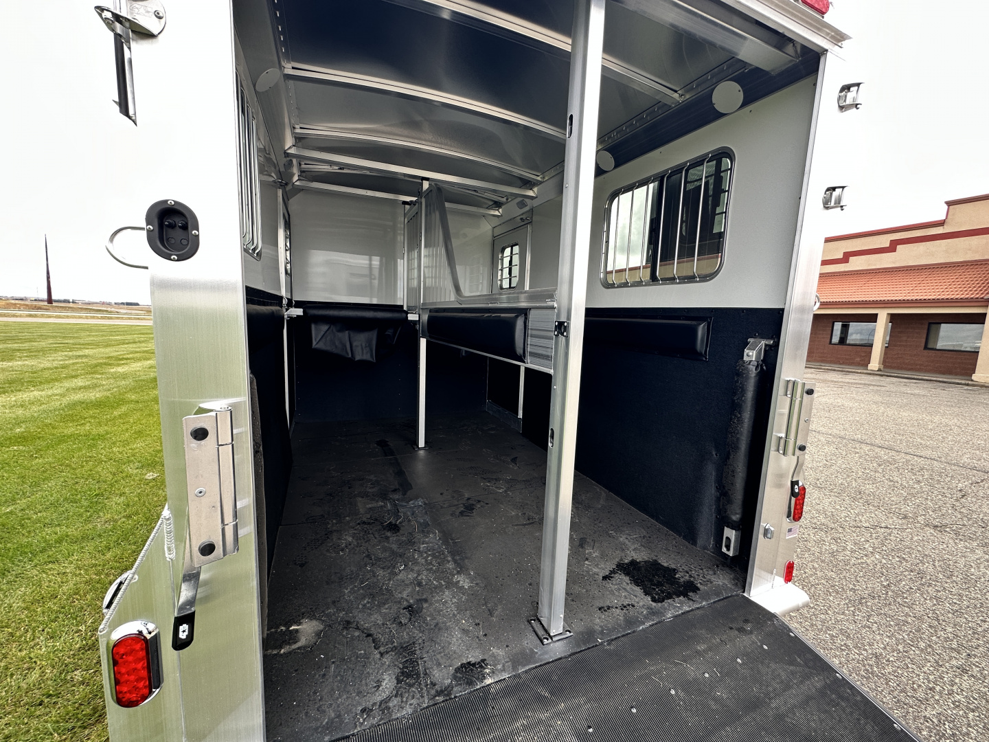 New 2026 4-Star Trailers 2H BP Straight Load Horse Trailer