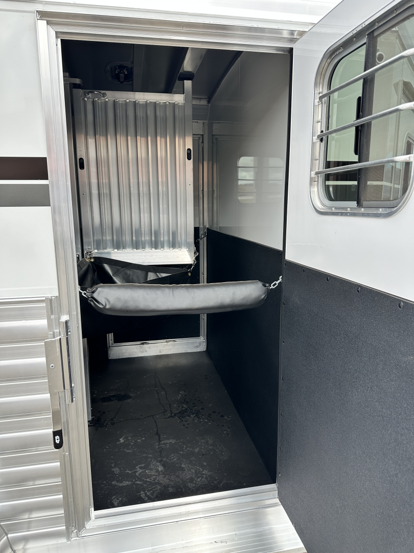 New 2026 4-Star Trailers 2H BP Straight Load Horse Trailer