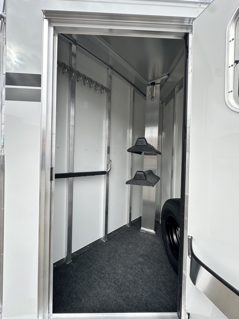 New 2026 4-Star Trailers 2H BP Straight Load Horse Trailer