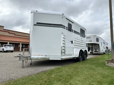 New 2026 4-Star Trailers 2H BP Straight Load Horse Trailer