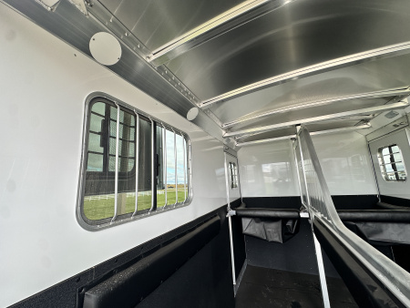 New 2026 4-Star Trailers 2H BP Straight Load Horse Trailer