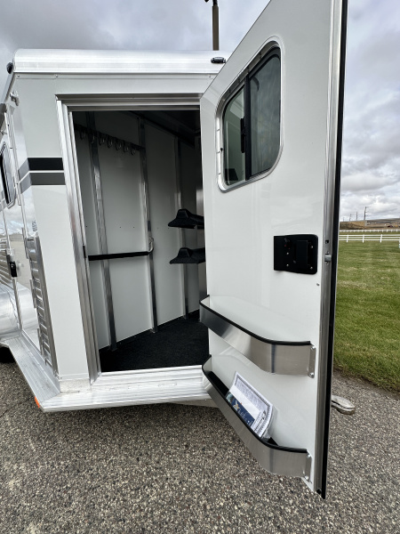 New 2026 4-Star Trailers 2H BP Straight Load Horse Trailer