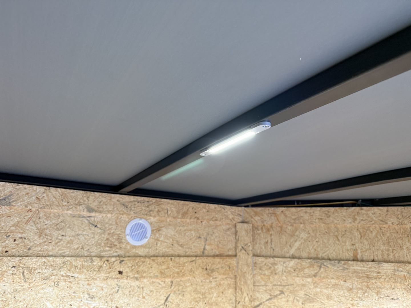 New TX5X8SA TEXAS TRAILERS 5' X 8' CARGO / ENCLOSED TRAILER W/REAR RAMP DOOR & SIDE DOOR