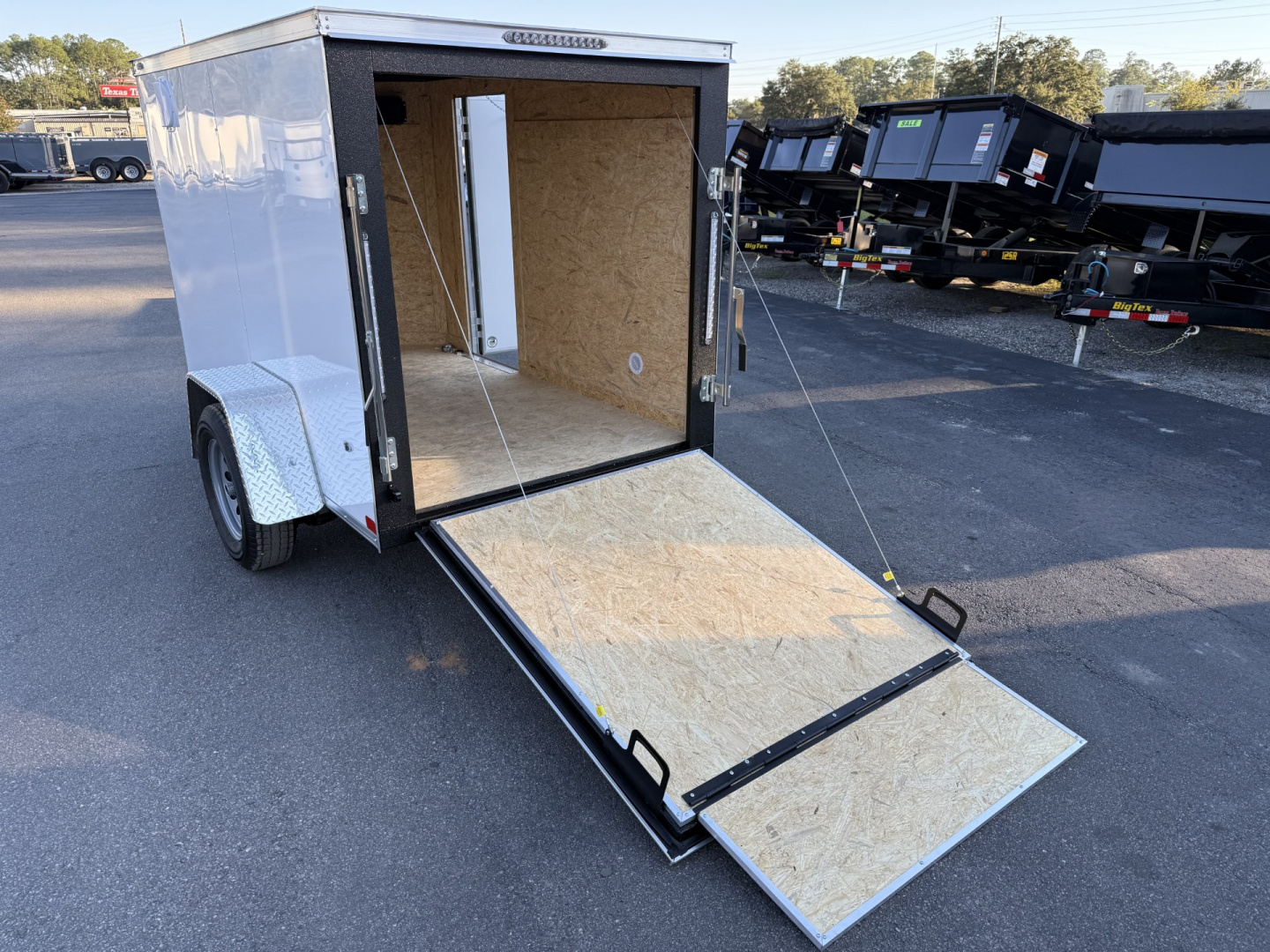 New TX5X8SA TEXAS TRAILERS 5' X 8' CARGO / ENCLOSED TRAILER W/REAR RAMP DOOR & SIDE DOOR
