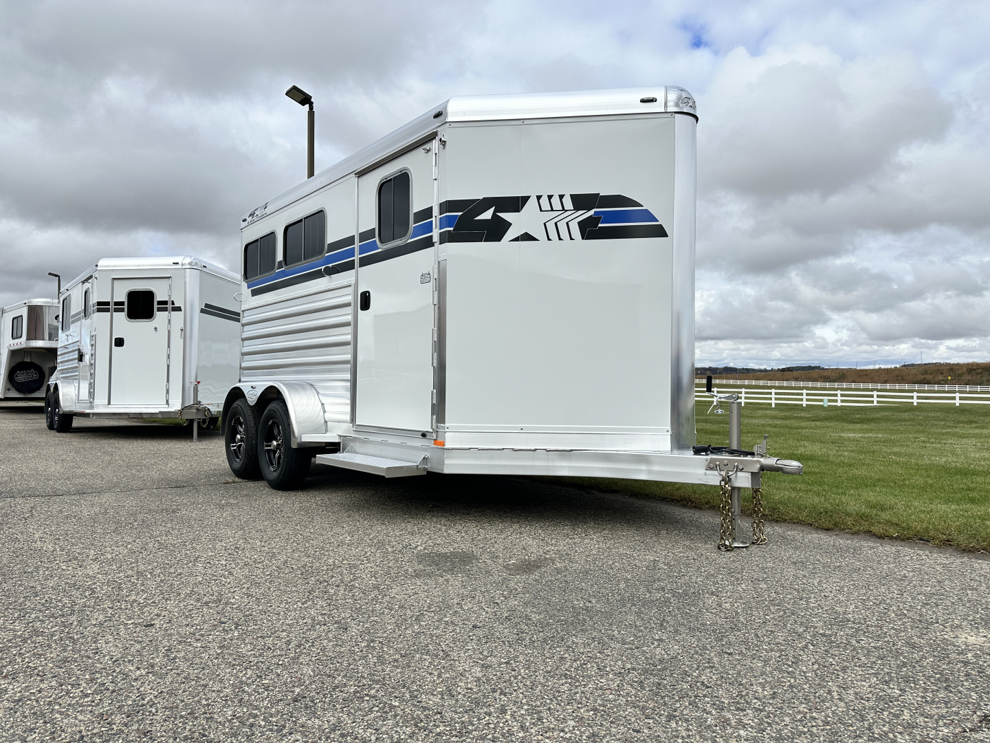 New 2026 4-Star Trailers 2H BP Slant Horse Trailer