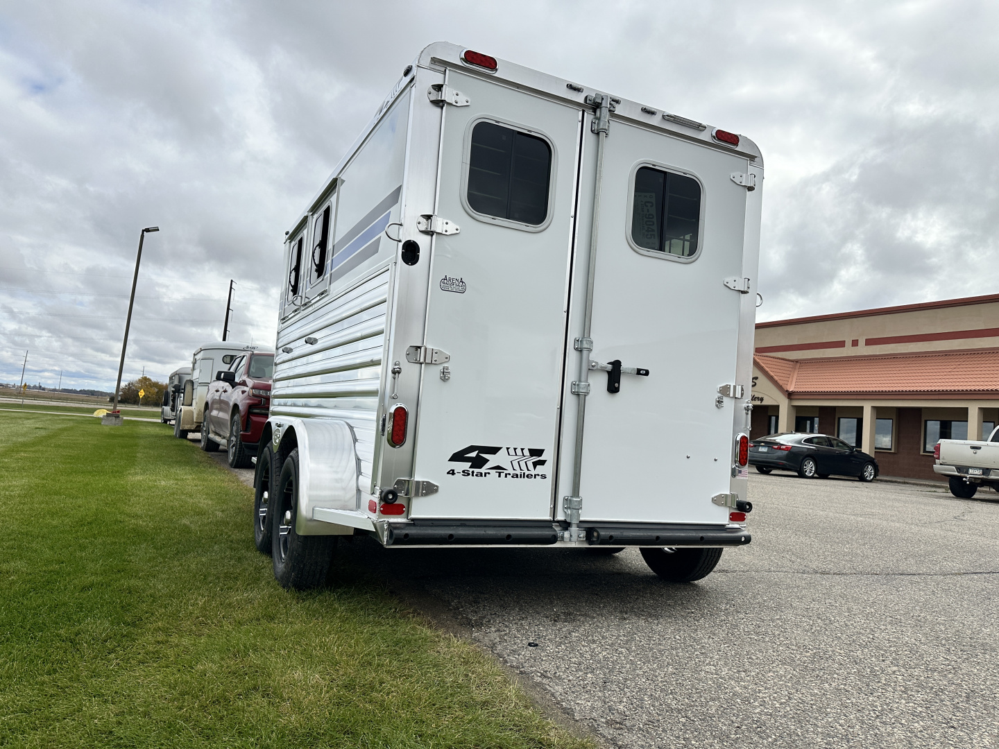 New 2026 4-Star Trailers 2H BP Slant Horse Trailer