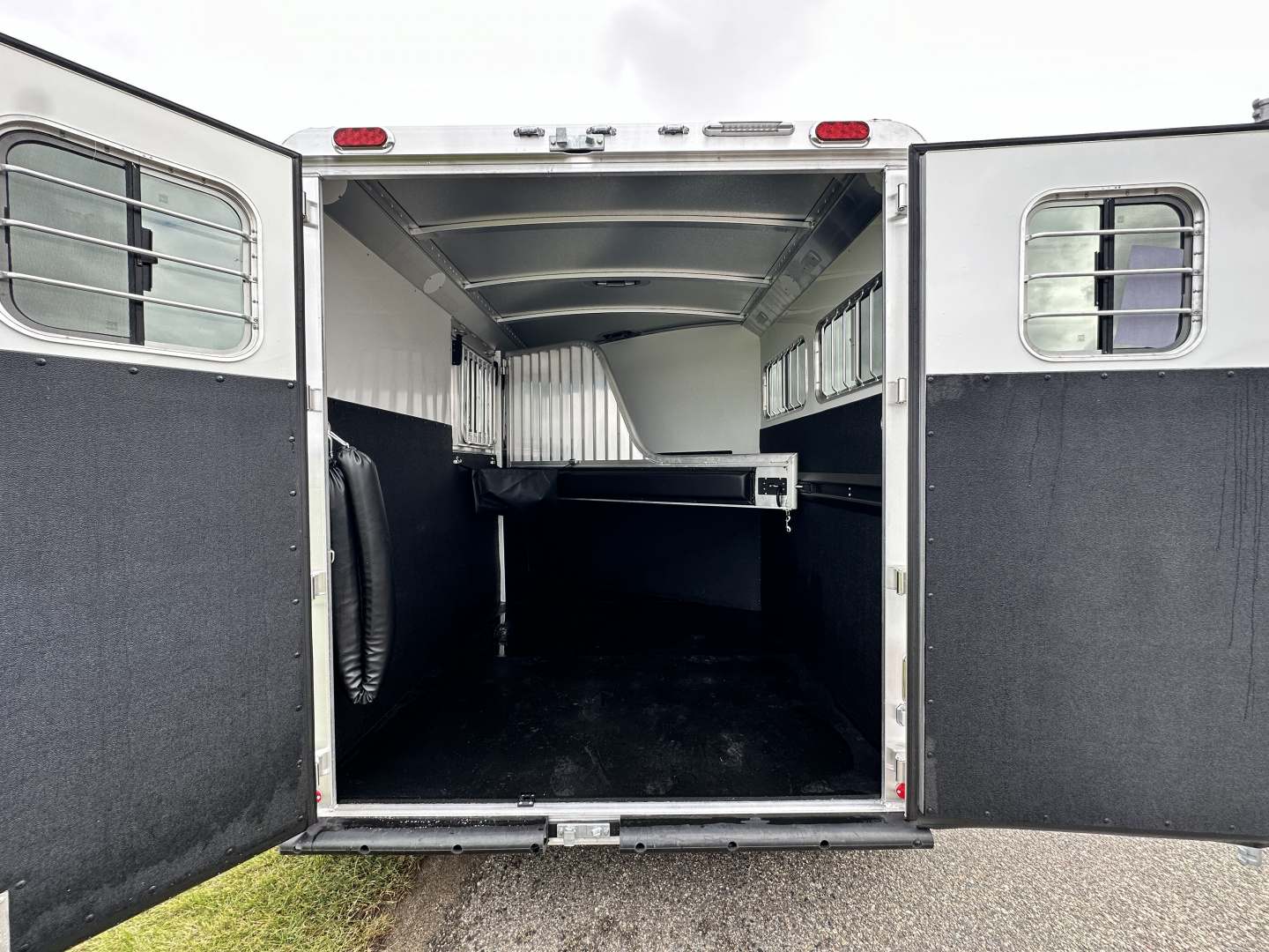New 2026 4-Star Trailers 2H BP Slant Horse Trailer