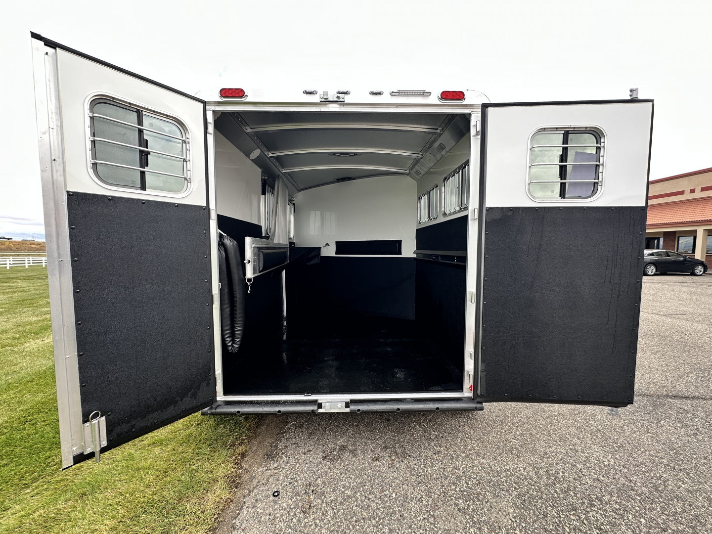 New 2026 4-Star Trailers 2H BP Slant Horse Trailer