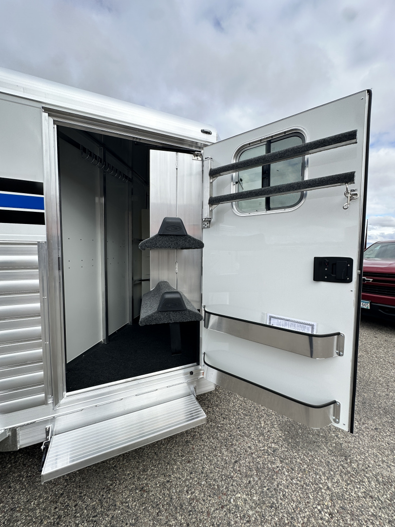 New 2026 4-Star Trailers 2H BP Slant Horse Trailer