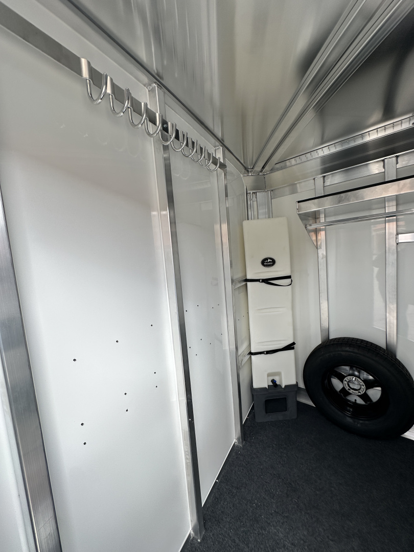 New 2026 4-Star Trailers 2H BP Slant Horse Trailer