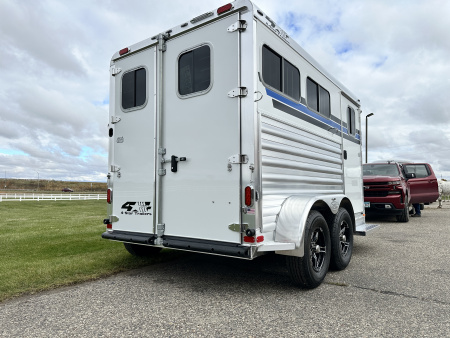 New 2026 4-Star Trailers 2H BP Slant Horse Trailer