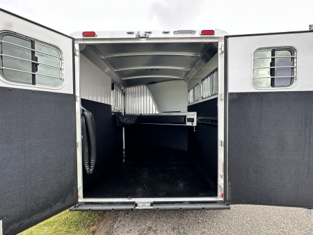 New 2026 4-Star Trailers 2H BP Slant Horse Trailer