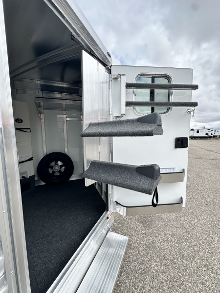 New 2026 4-Star Trailers 2H BP Slant Horse Trailer