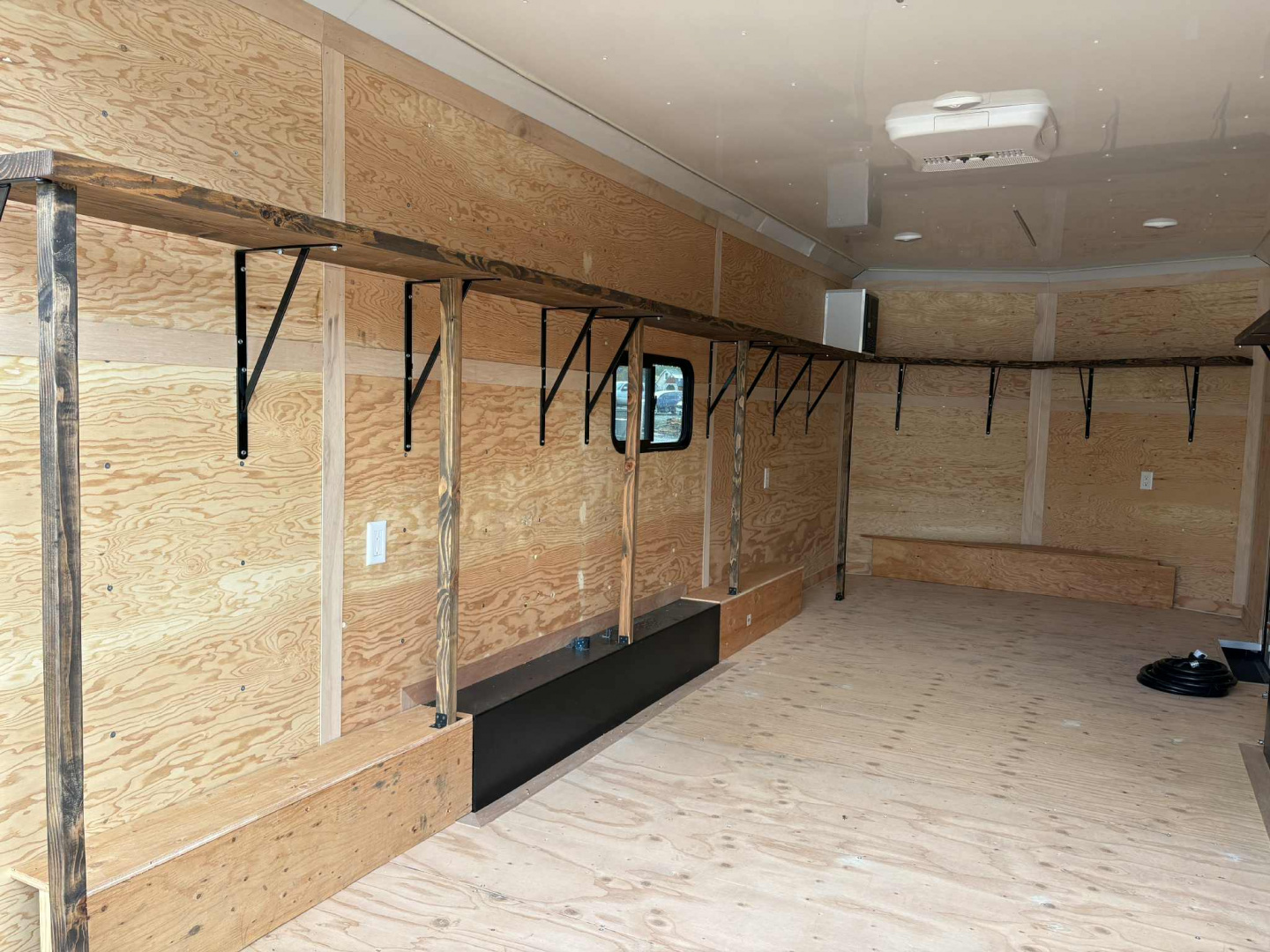 New USED 2025 CUSTOM CONSIGNMENT Continental Cargo VHW8520TA2 AIR CONDITIONER CAMPING TRAILER