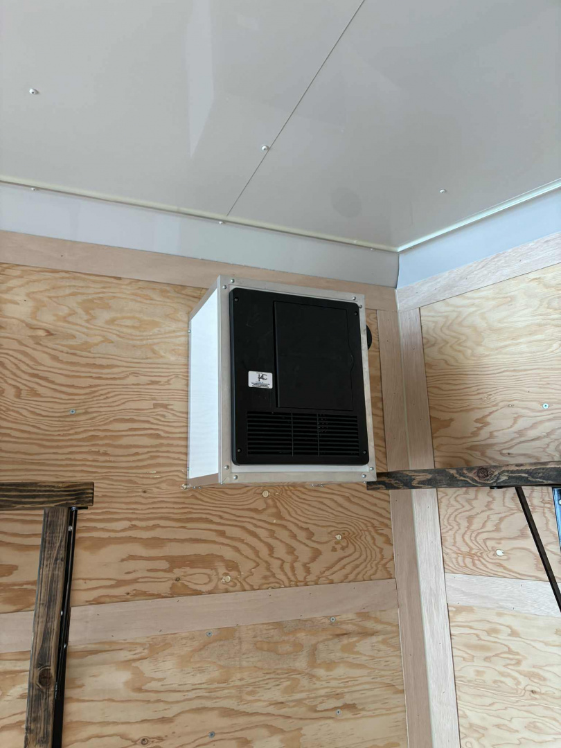 New USED 2025 CUSTOM CONSIGNMENT Continental Cargo VHW8520TA2 AIR CONDITIONER CAMPING TRAILER