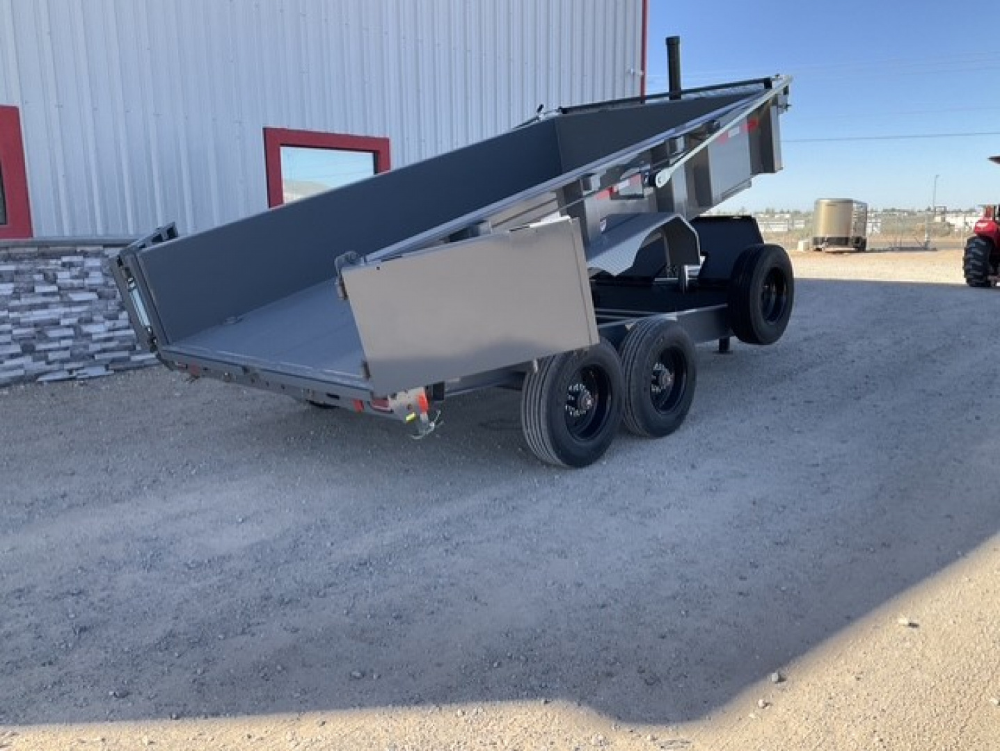 New 2025 Diamond C 82"x14' BP Low Profile Telescopic Dump w/ 24" Sides- LPT210