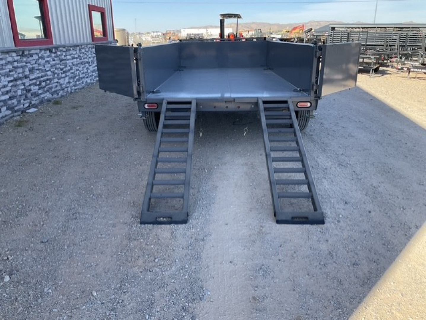 New 2025 Diamond C 82"x14' BP Low Profile Telescopic Dump w/ 24" Sides- LPT210