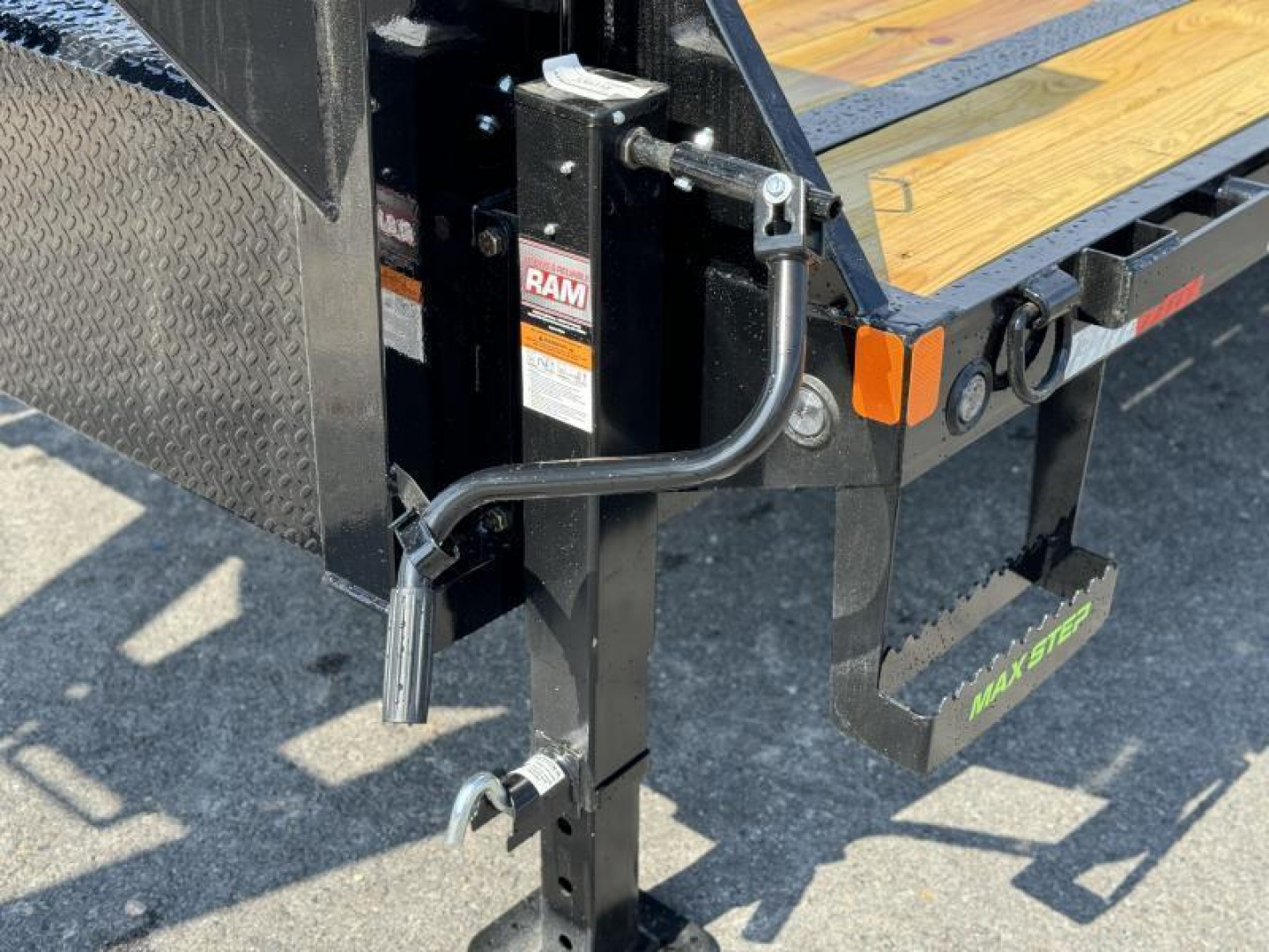 New 2025 Load Trail GP 102X40 GOOSENECK STRAIGHT DECK AIR RIDE  Flatbed Trailer