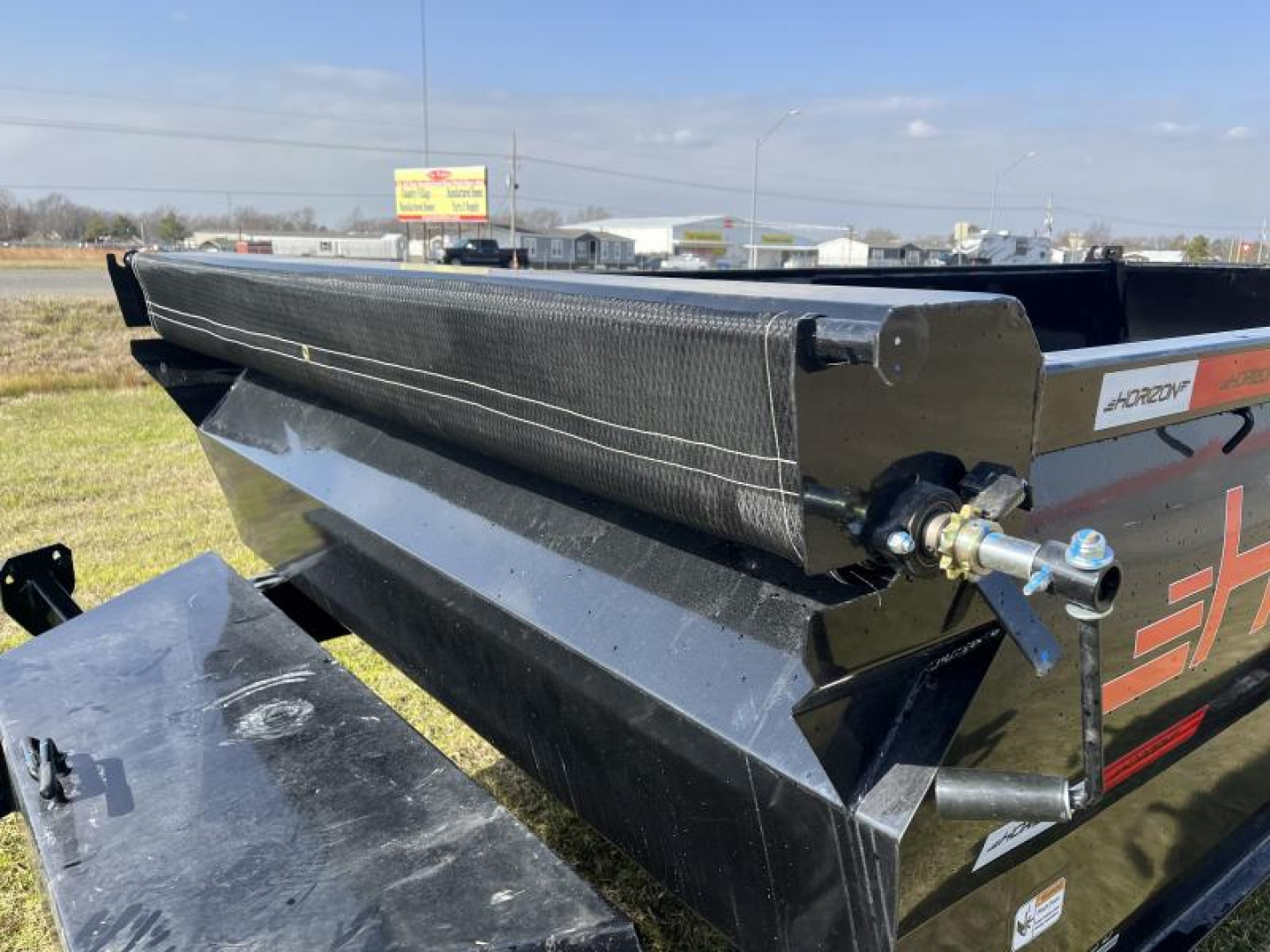 New 2025 Horizon Trailers 83X14 LZ7 30'' SIDE WALLS, 7K AXLES, 14 PLYTIRES, TARP, RAMPS, SPREAD GATE Dump Trailer