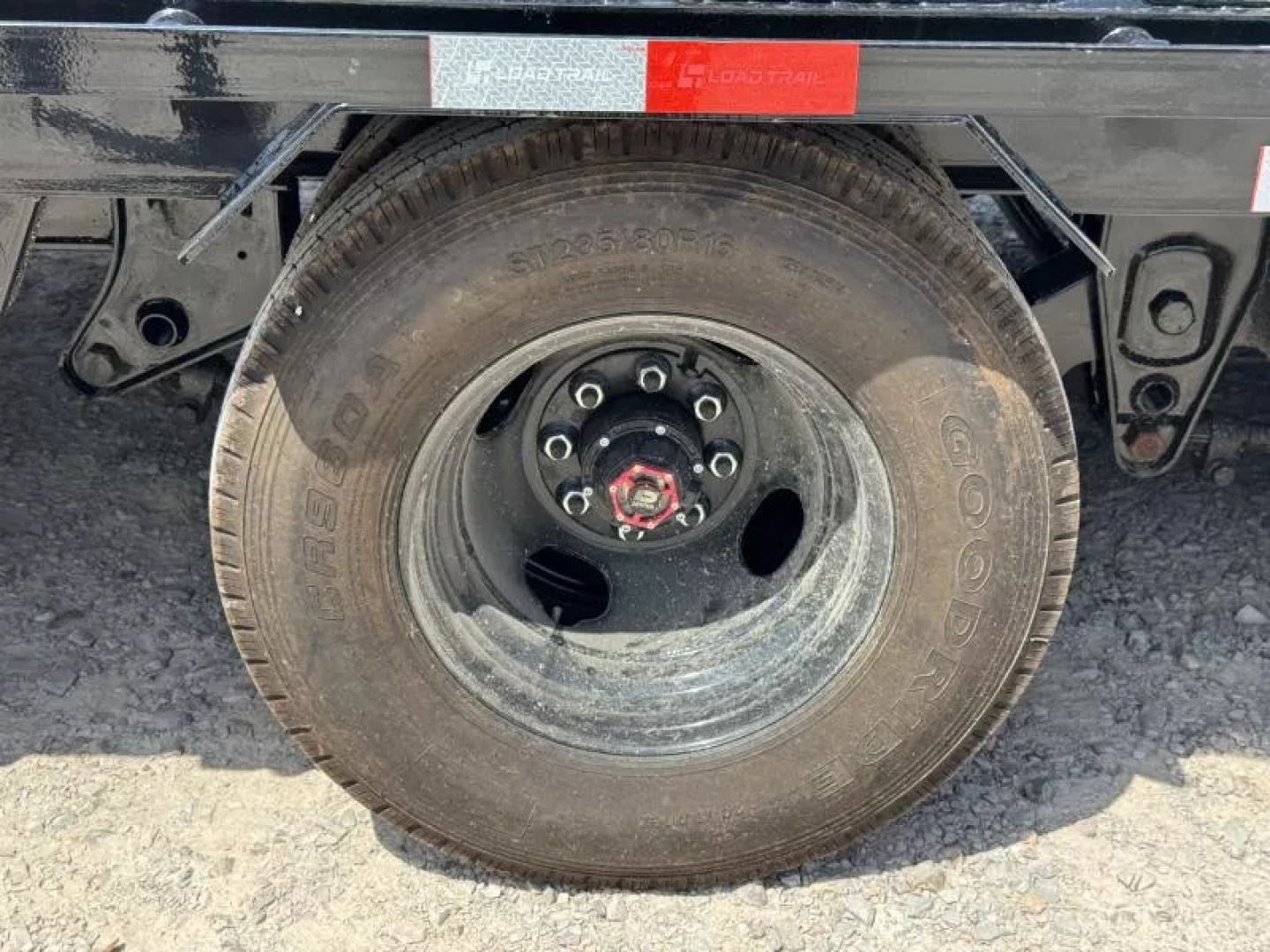 New 2025 Load Trail GL 102X36 HYDRAULIC DOVETAIL 10' CLEATED DOVE 25.9K GVWR HYDRAULIC JACKS  Flatbed Trailer