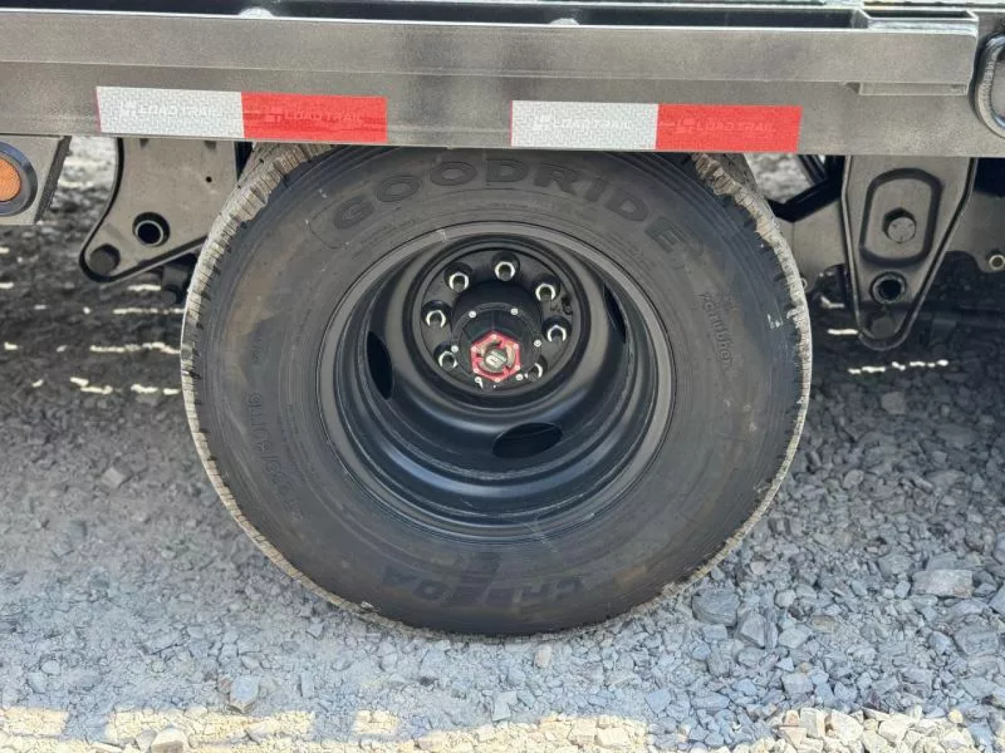 New 2026 Load Trail GL 102X32 GOOSENECK HYDRAULIC DOVE AND JACKS 14 PLY 25900 GVWR 12' DOVETAIL WIRELESS REMOTE GL Flatbed Trailer