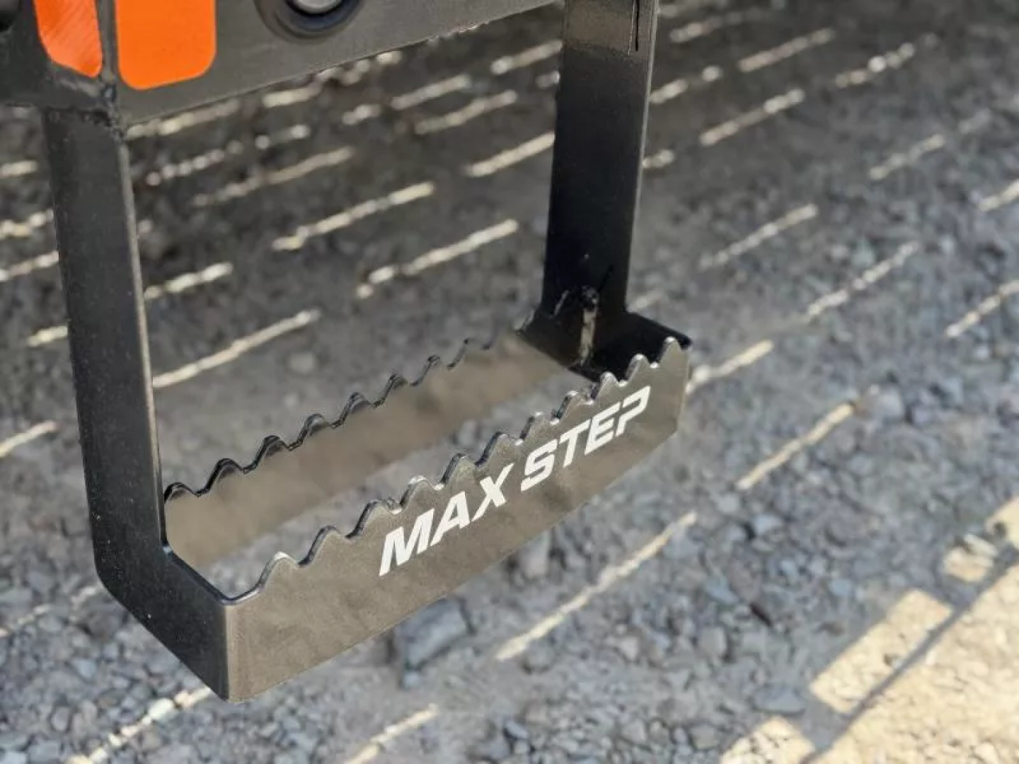 New 2026 Load Trail GL 102X32 GOOSENECK HYDRAULIC DOVE AND JACKS 14 PLY 25900 GVWR 12' DOVETAIL WIRELESS REMOTE GL Flatbed Trailer