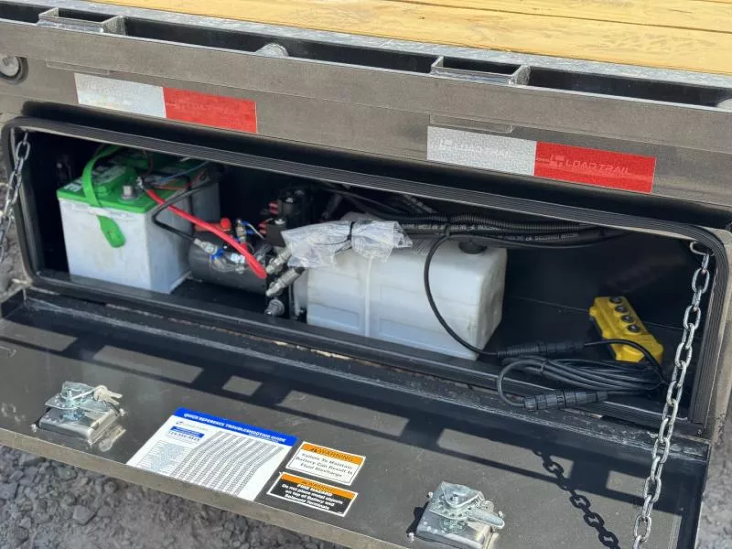 New 2026 Load Trail GL 102X32 GOOSENECK HYDRAULIC DOVE AND JACKS 14 PLY 25900 GVWR 12' DOVETAIL WIRELESS REMOTE GL Flatbed Trailer