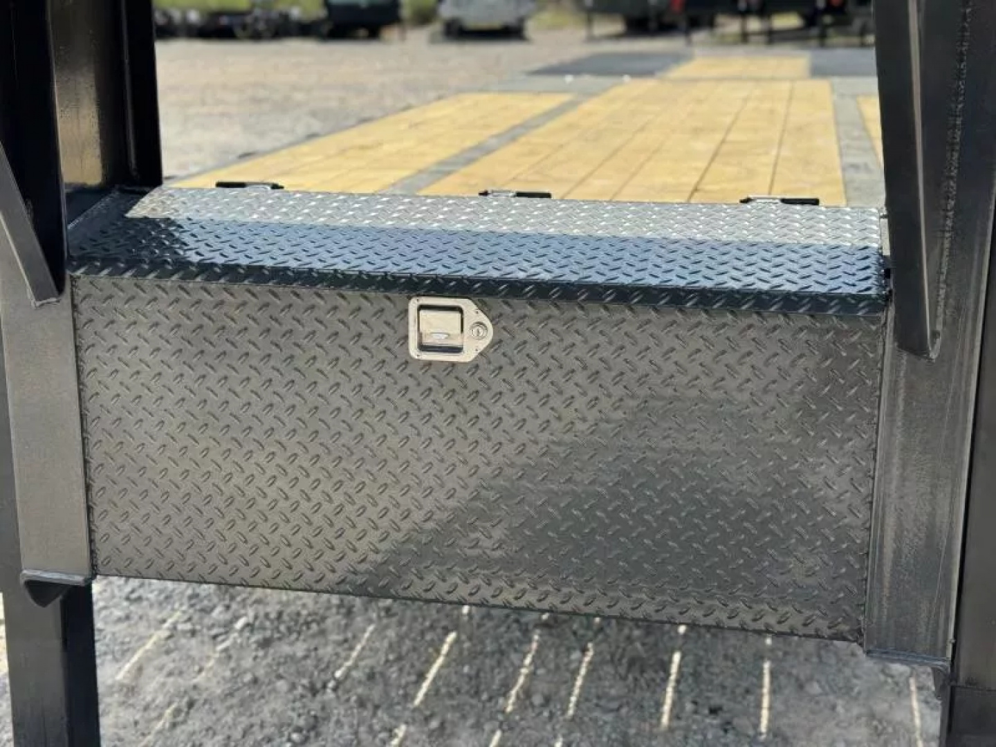 New 2026 Load Trail GL 102X32 GOOSENECK HYDRAULIC DOVE AND JACKS 14 PLY 25900 GVWR 12' DOVETAIL WIRELESS REMOTE GL Flatbed Trailer