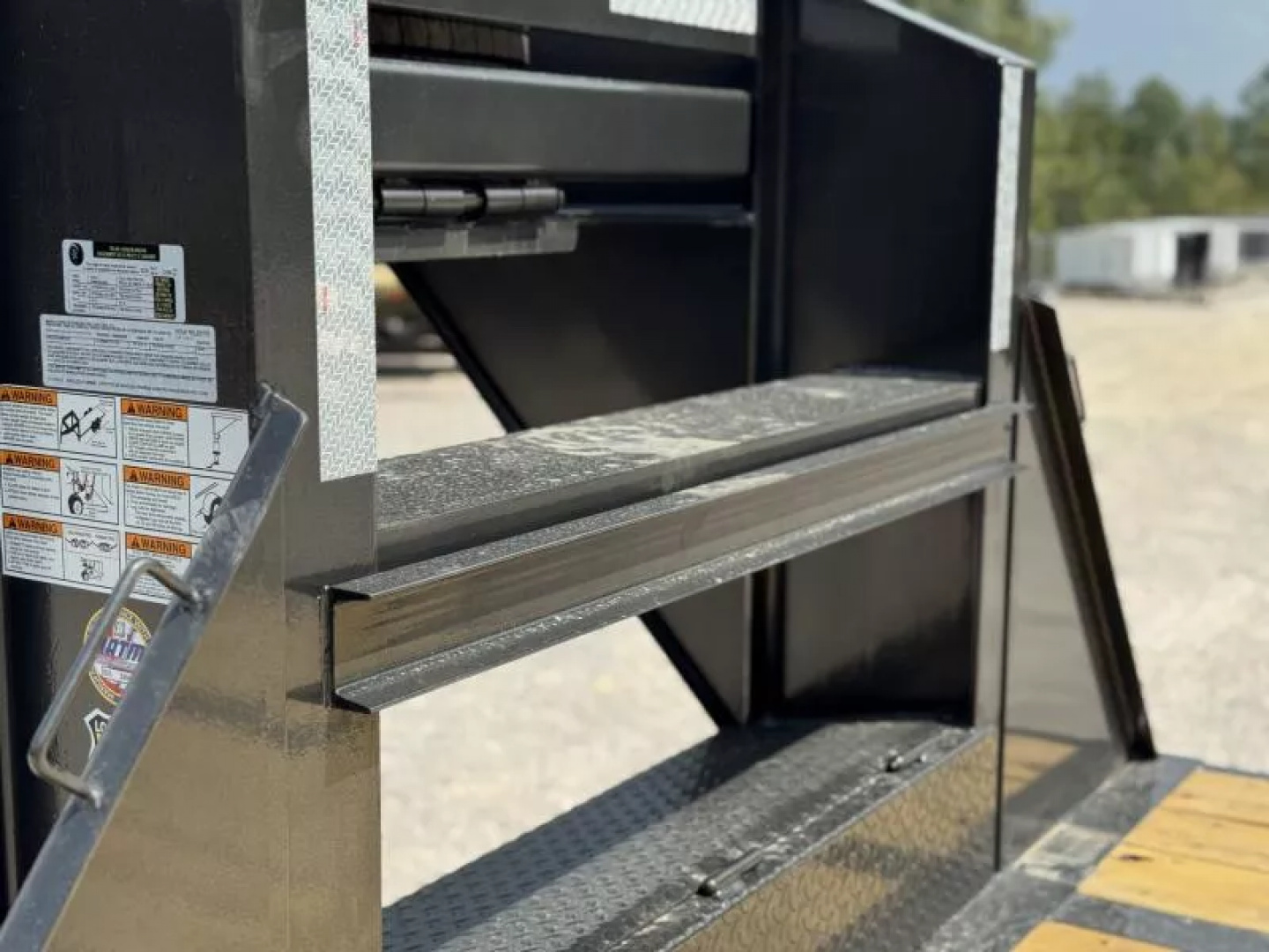 New 2026 Load Trail GL 102X32 GOOSENECK HYDRAULIC DOVE AND JACKS 14 PLY 25900 GVWR 12' DOVETAIL WIRELESS REMOTE GL Flatbed Trailer