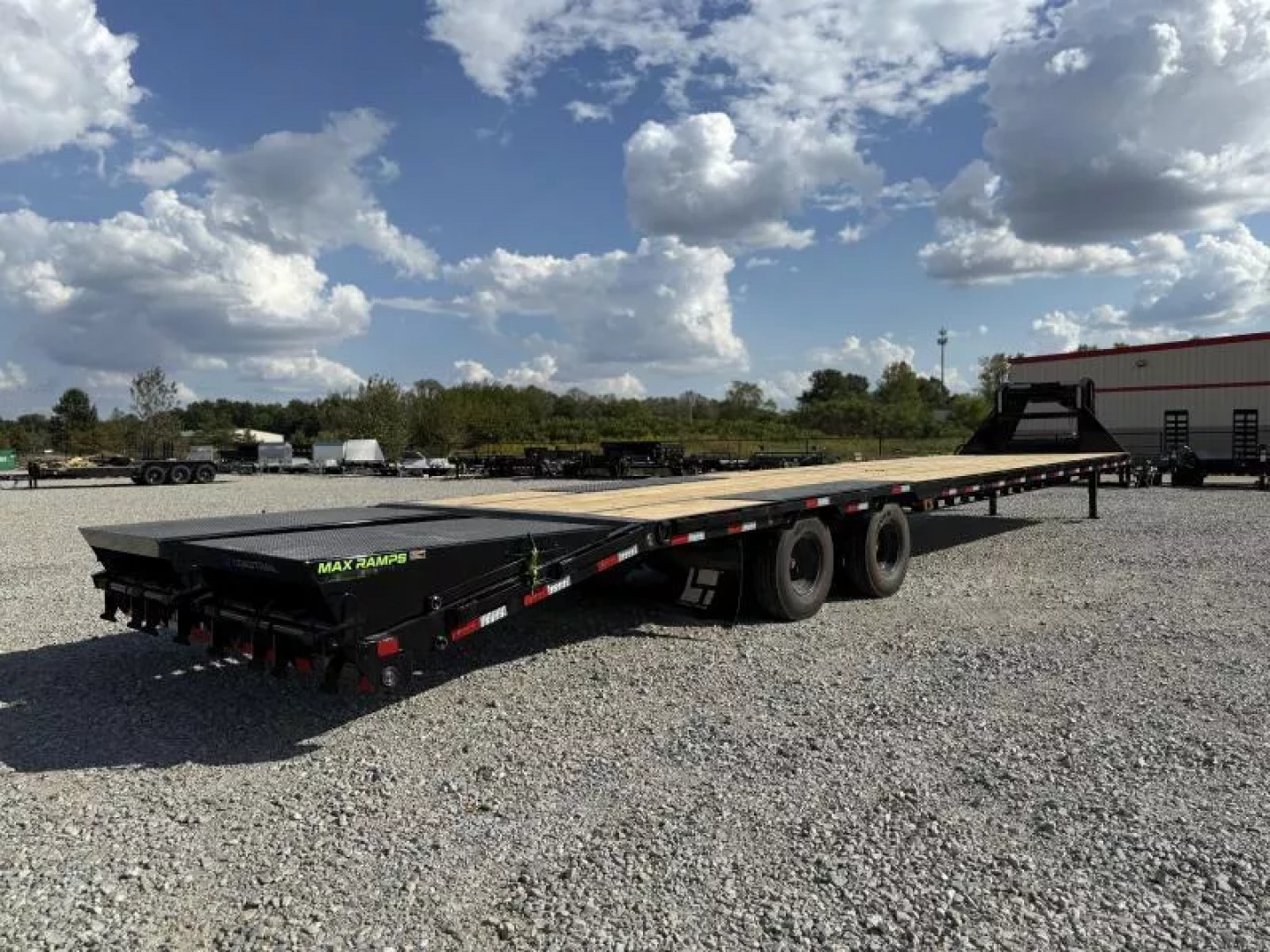 New 2025 Load Trail GP 102x40 Tandem Low-Pro Gooseneck w/Under Frame Bridge & Pipe Bridge Deckover Flatbed Trailer 25,900 GVWR