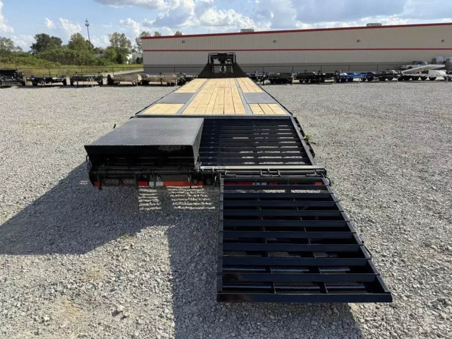 New 2025 Load Trail GP 102x40 Tandem Low-Pro Gooseneck w/Under Frame Bridge & Pipe Bridge Deckover Flatbed Trailer 25,900 GVWR