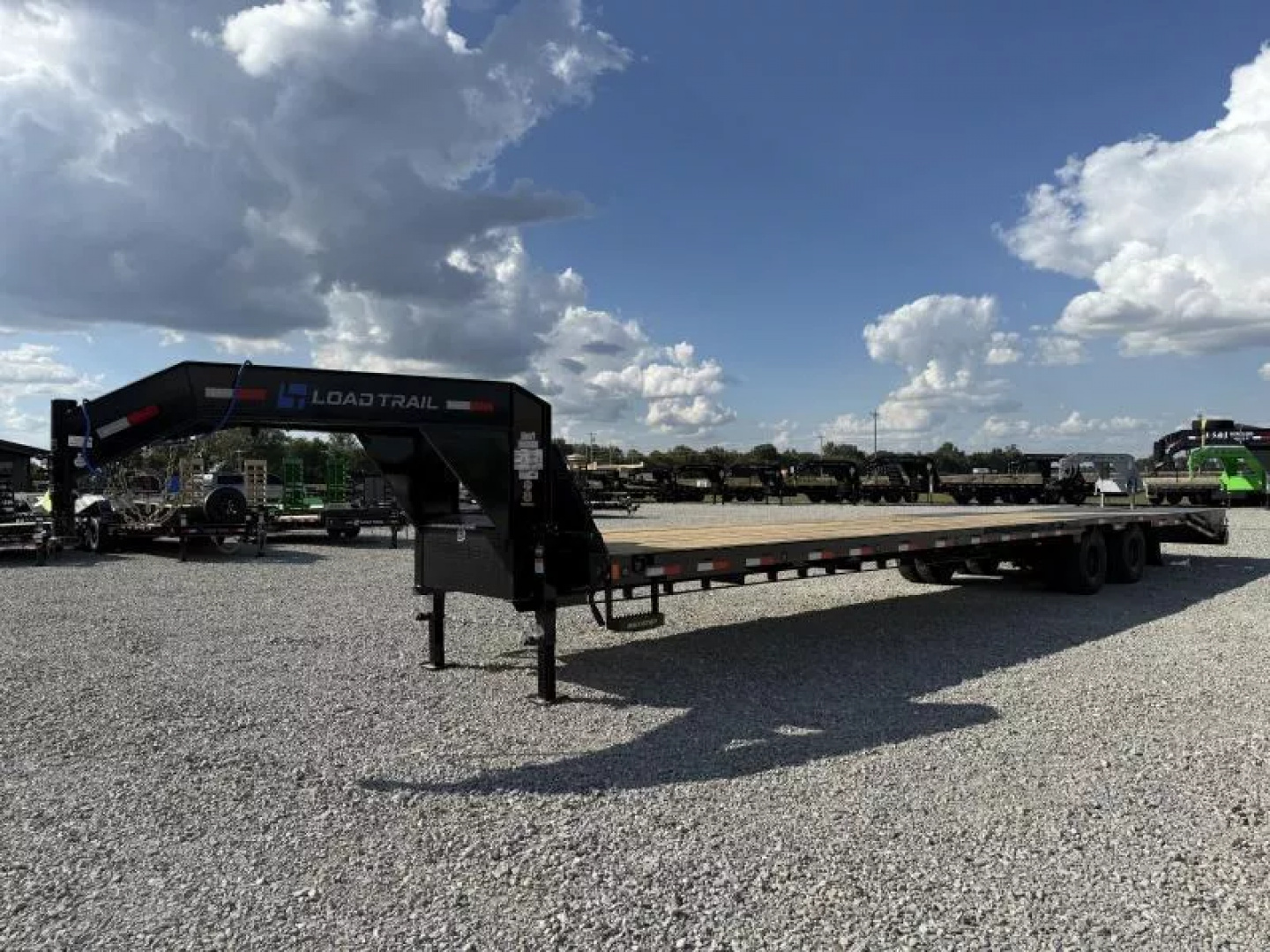 New 2025 Load Trail GP 102x40 Tandem Low-Pro Gooseneck w/Under Frame Bridge & Pipe Bridge Deckover Flatbed Trailer 25,900 GVWR