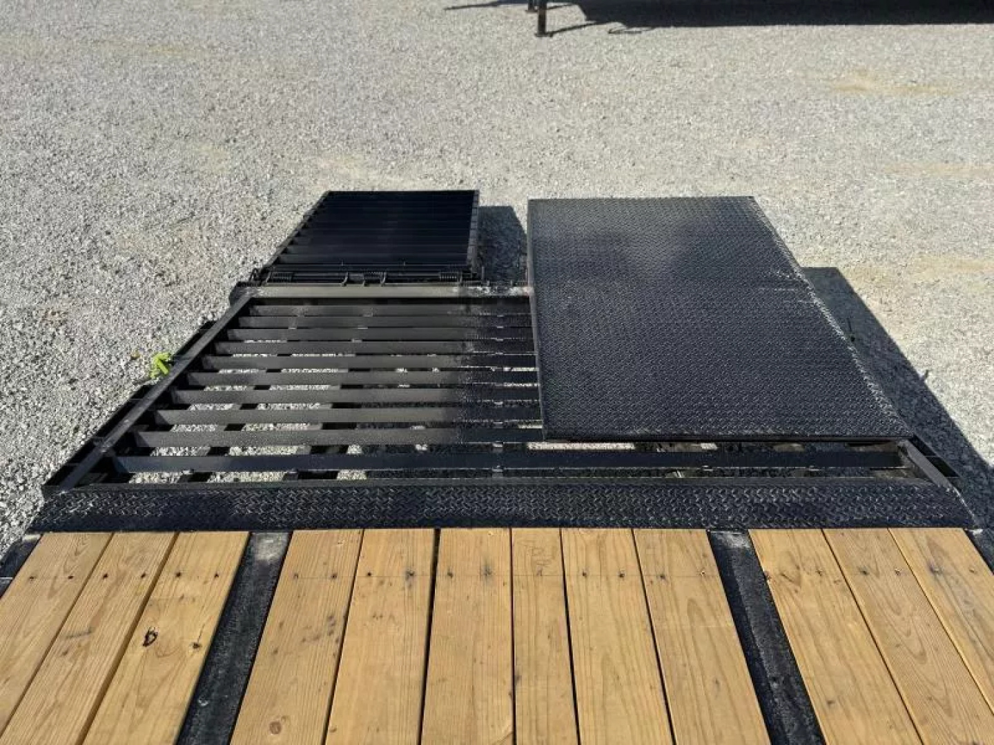 New 2025 Load Trail GP 102x40 Tandem Low-Pro Gooseneck w/Under Frame Bridge & Pipe Bridge Deckover Flatbed Trailer 25,900 GVWR