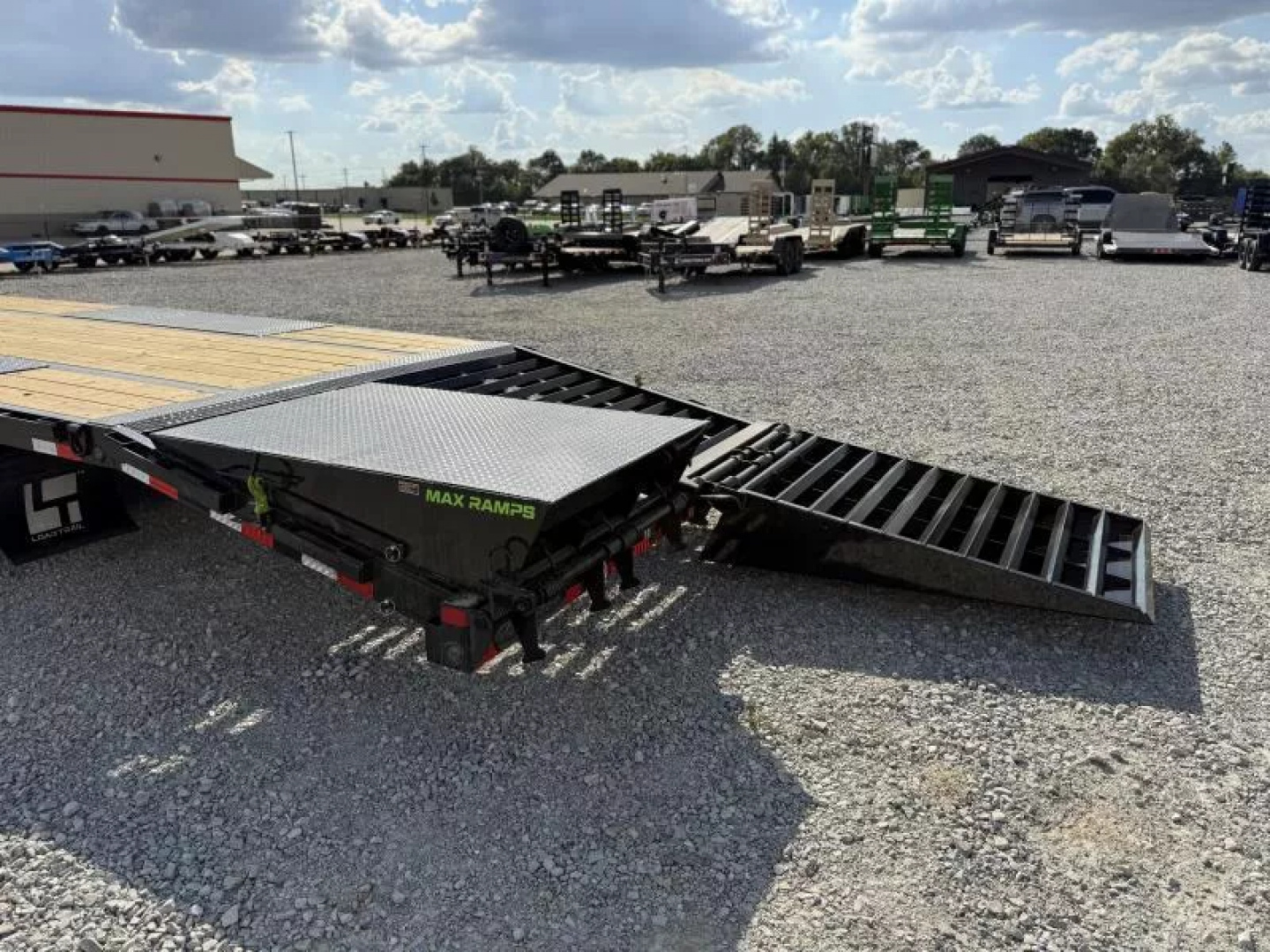 New 2025 Load Trail GP 102x40 Tandem Low-Pro Gooseneck w/Under Frame Bridge & Pipe Bridge Deckover Flatbed Trailer 25,900 GVWR